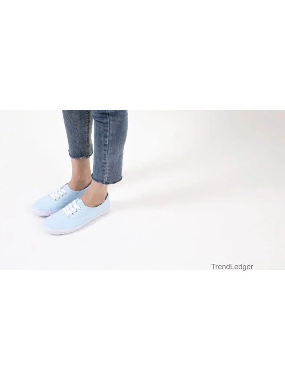 Womens Canvas Sneakers Low Top Lace-Up Casual Tennis Shoes Lightweight